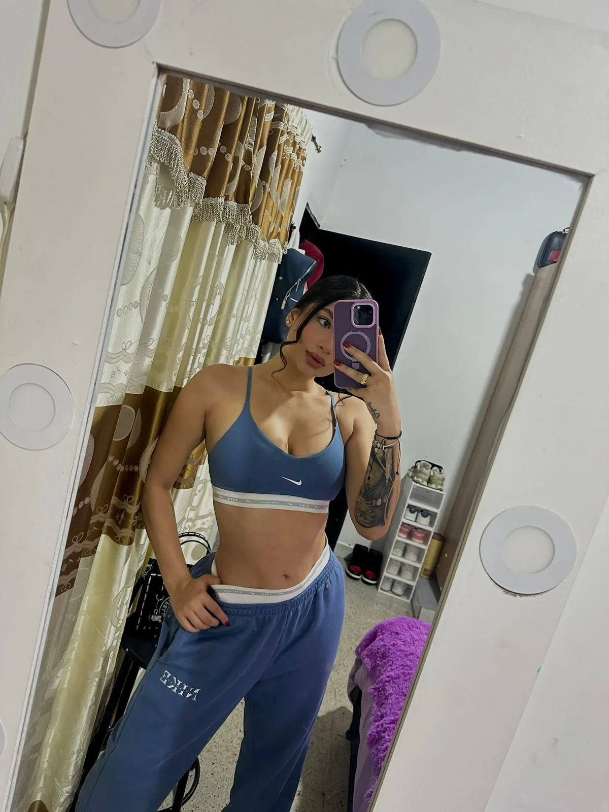 Lauren escort Köln